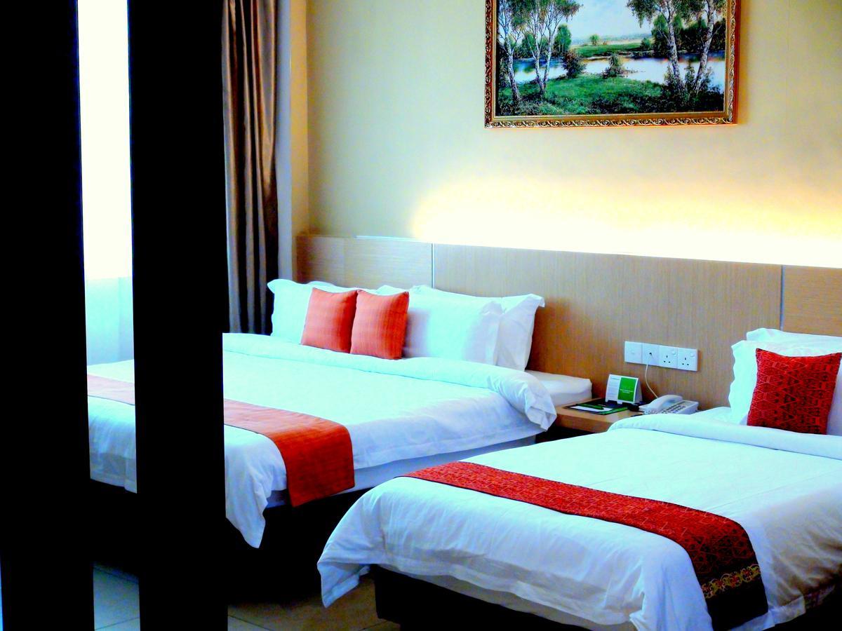Paragon Lutong Hotel Room photo